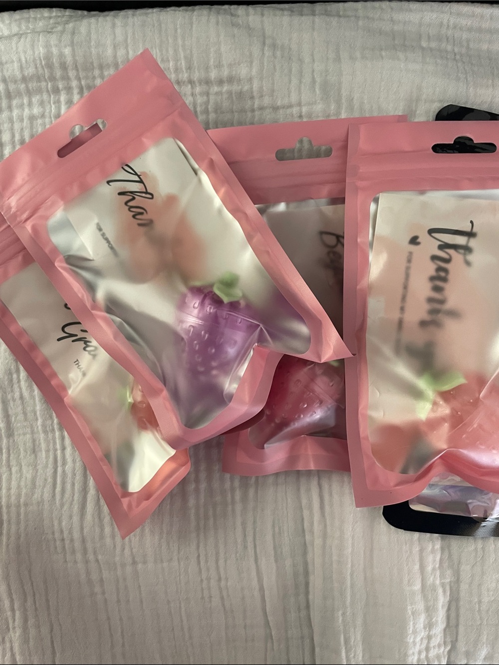 SET OF 4 New items - lip gloss key chain, Berry Lip gloss, mirror & pk of bands - Picture 12 of 14